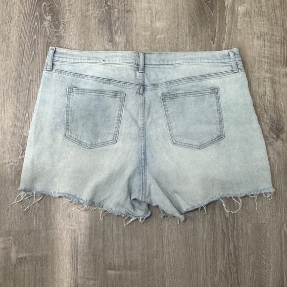 Gap 5" Cut Off Short - Size 20/35 - Picture 2 of 3